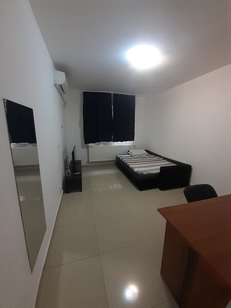 Militari Residence, Auchan,