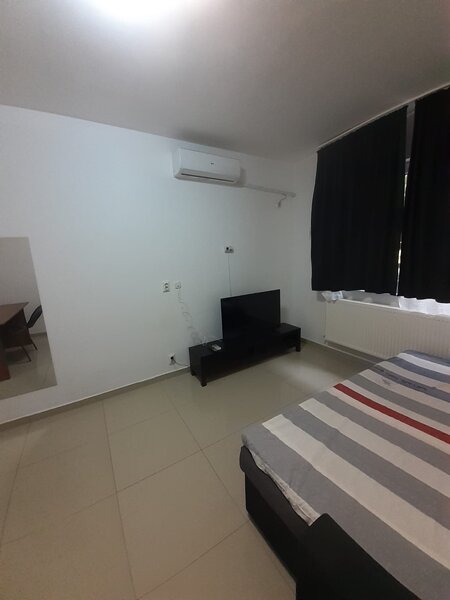 Militari Residence, Auchan,