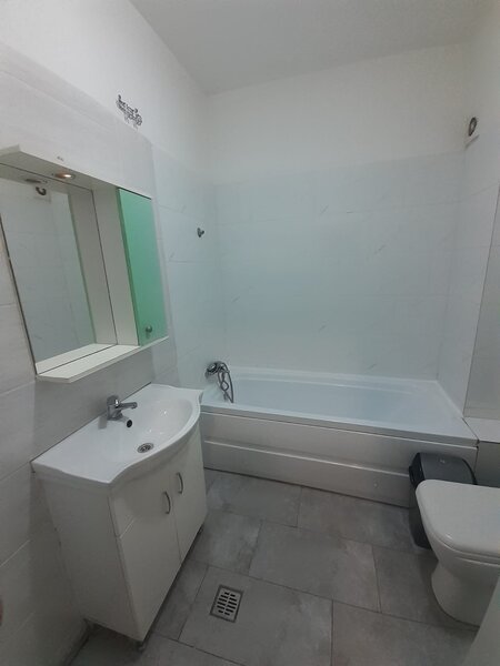 Militari Residence, Auchan,