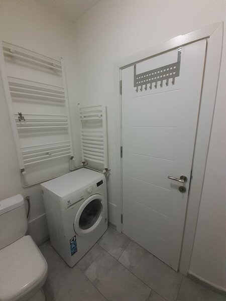 Militari Residence, Auchan,
